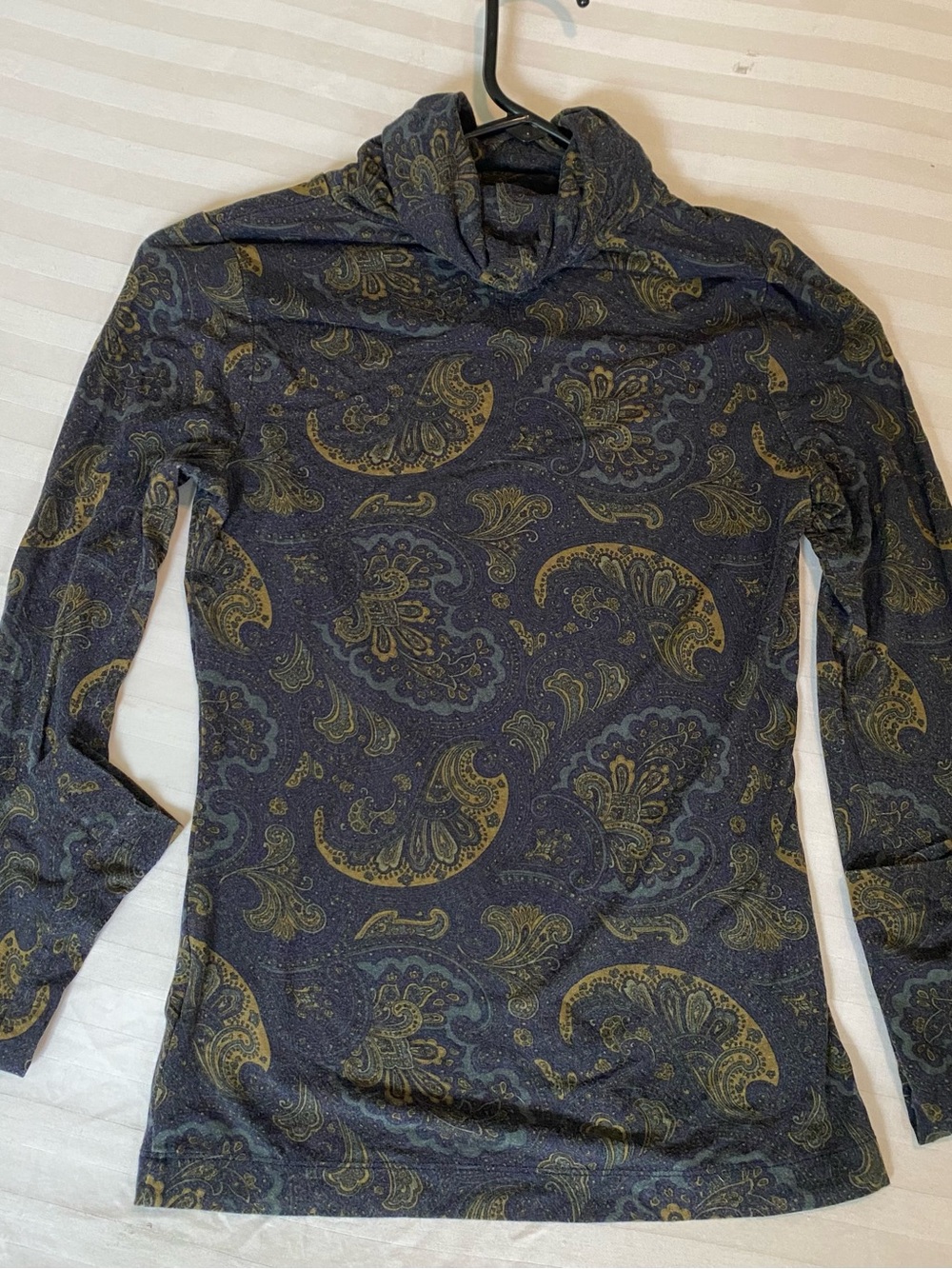 Evereve Size XS Fitted Boho Paisley Knit Turtleneck Shirt